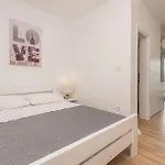 Апартаменты Stunning In With Wifi Турань