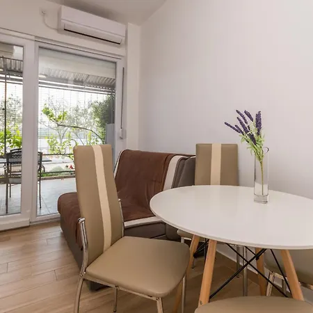 Stunning In With Wifi Appartement Turanj