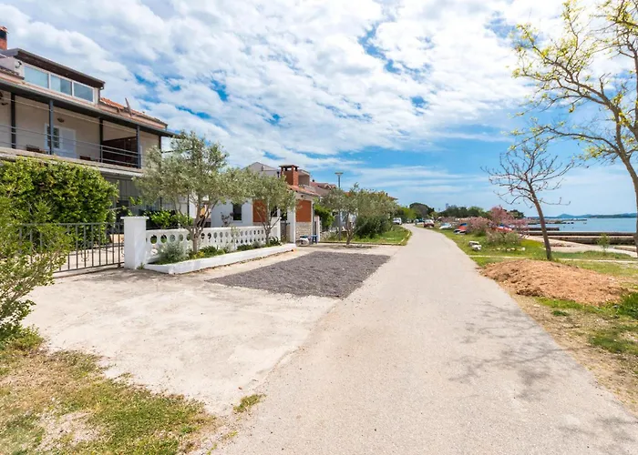 Apartman Stunning In With Wifi Turanj