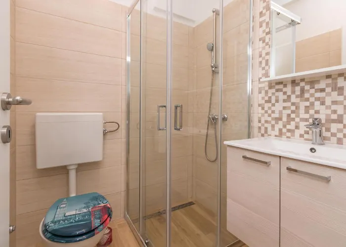 Apartman Stunning In With Wifi Turanj