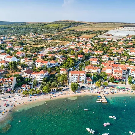 アパート Stunning In With Wifi トゥラニ